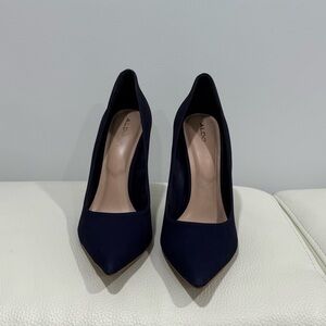Aldo navy blue velvet pump heels